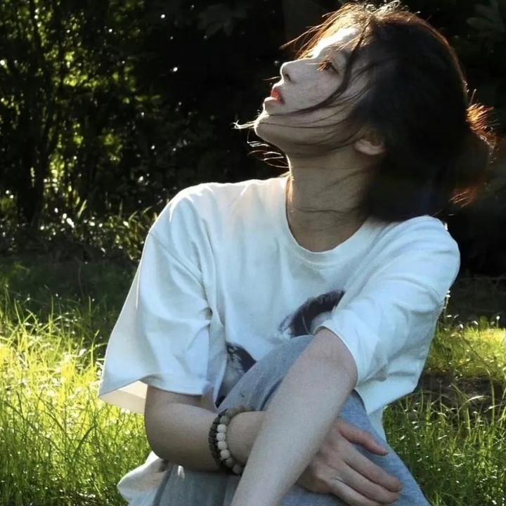 校服的裙摆